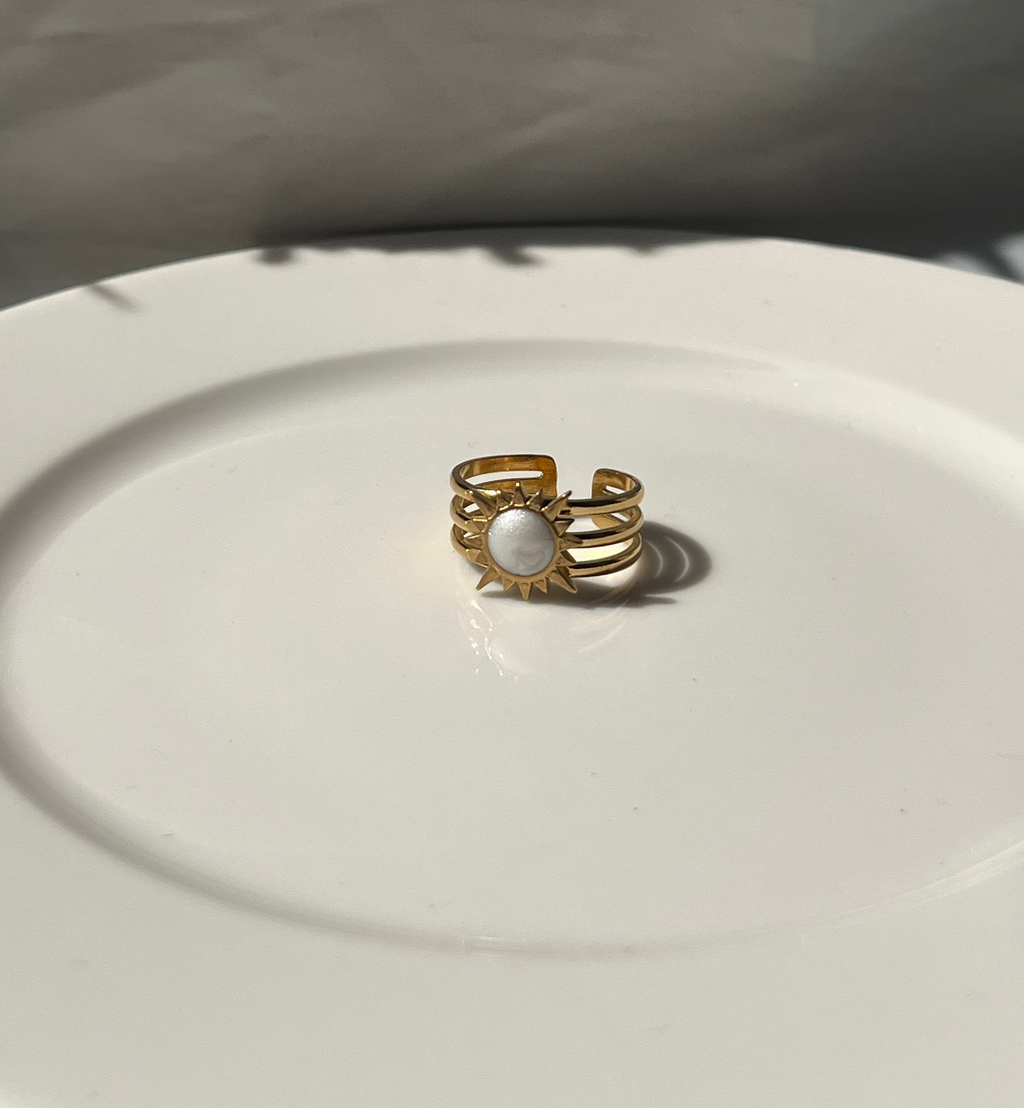 Resin Ring "White Pearl"